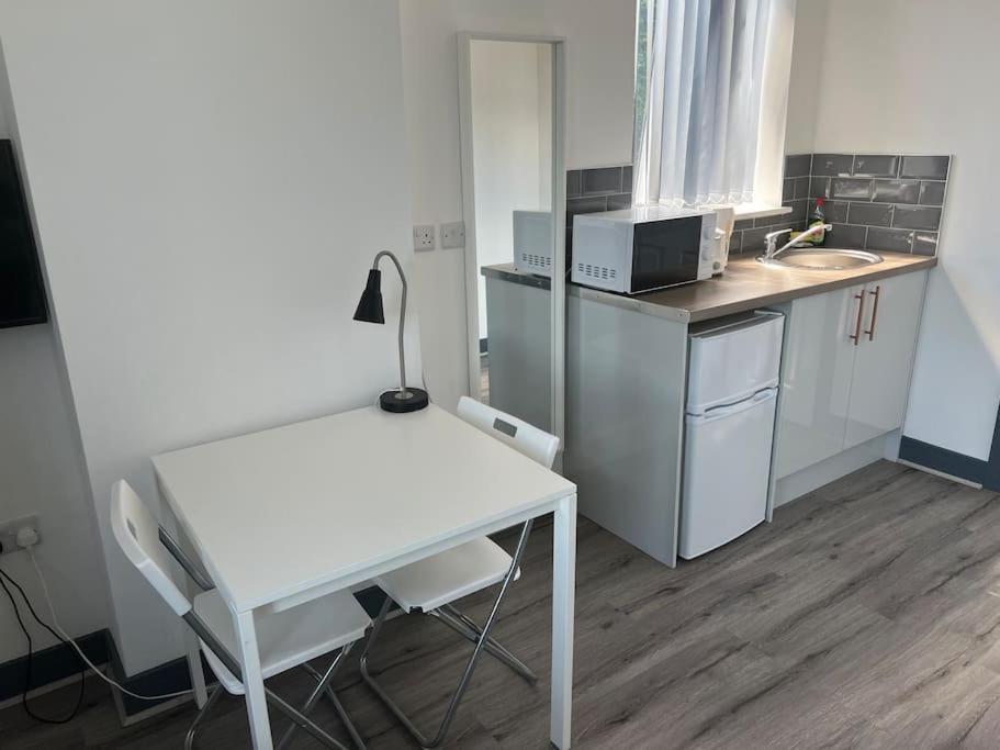 Newly Refurbished Studio, Great Location 8 Studios Нотингам Екстериор снимка
