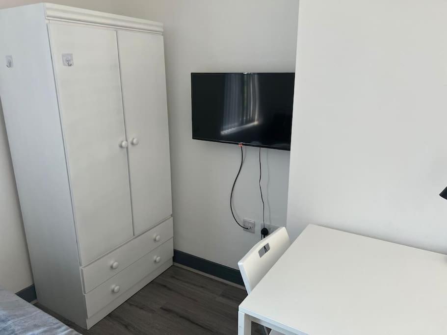 Newly Refurbished Studio, Great Location 8 Studios Нотингам Екстериор снимка